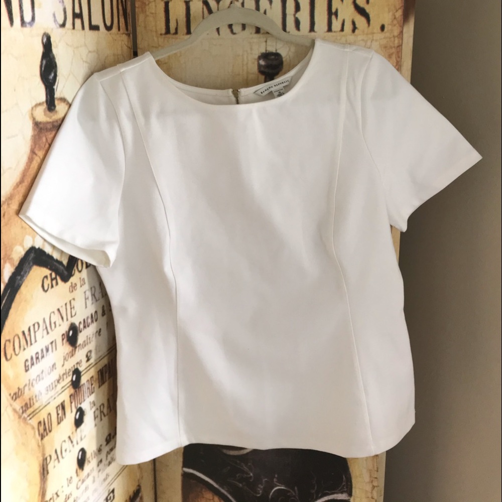 Top = Crisp Lines And Stylish Functionality. - image 1